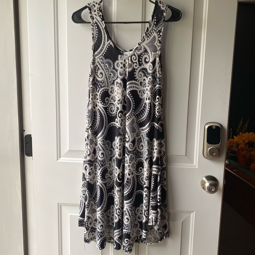 INDIA BOUTIQUE Black and White Paisley Dress. Size One Size